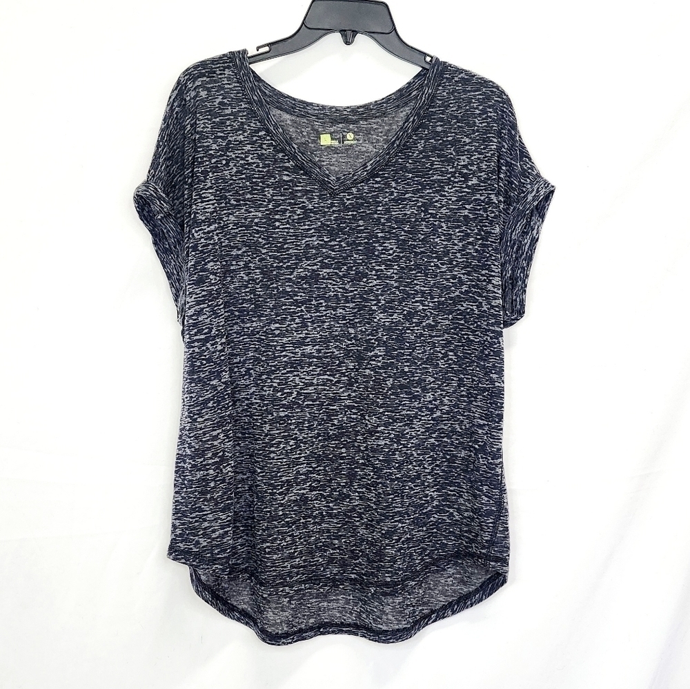 Xersion Heathered V-Neck Short Sleeve Athleisure Top